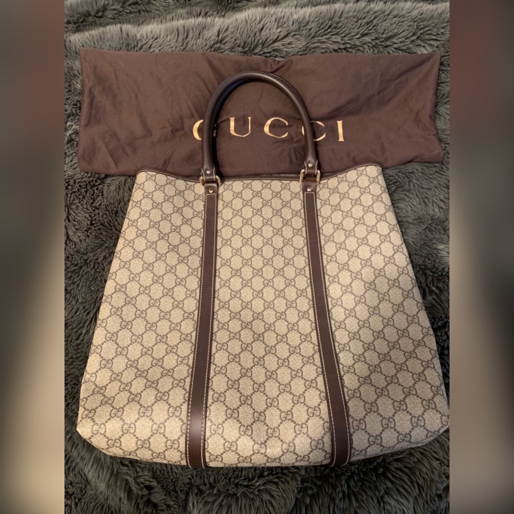 *****SOLD******Gucci GG Supreme Tote